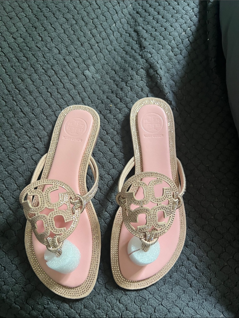 Tory Burch Metallic Rose Gold Cutout Logo Thong Sandal - Picture 9 of 9